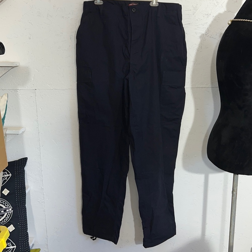 TRU-SPEC Men’s tactical cargo pants XL Long
Waist 39-43” Inseam 32 1/2-35 1/2”